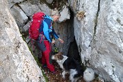 18 La fenditura nella montagna sale insieme al sentiero